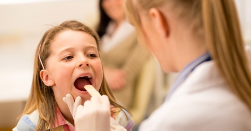 Bị hở chân răng sứ phải xử lý như thế nào nhanh và...